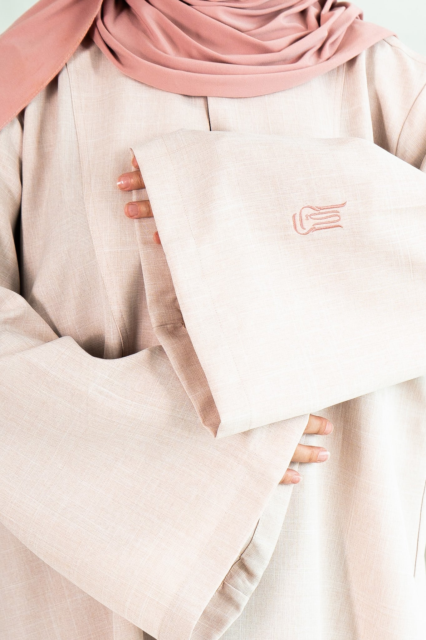 Et si l’abaya devenait la pièce phare de ton lifestyle ?